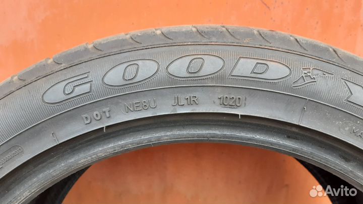 Goodyear EfficientGrip 245/45 R18 100Y