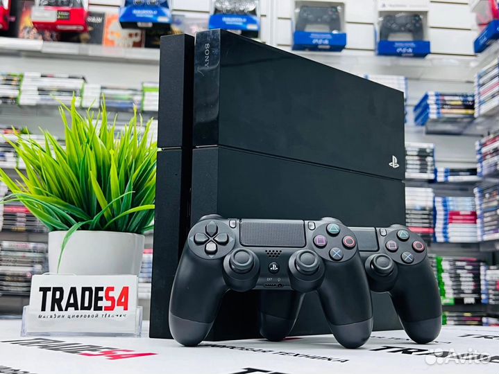 PS4 Fат + 2 Джойстика + Игры