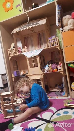Большой кукольный домик