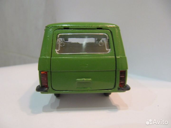 Раф 2203 А18. Зелёный