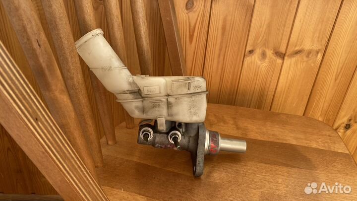 Бачок тормозной жидкости