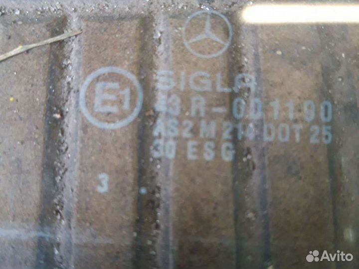 Уголок форточка правый Mercedes benz W124