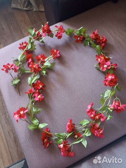 Искусственные цветы. Лиана Красная яблоня