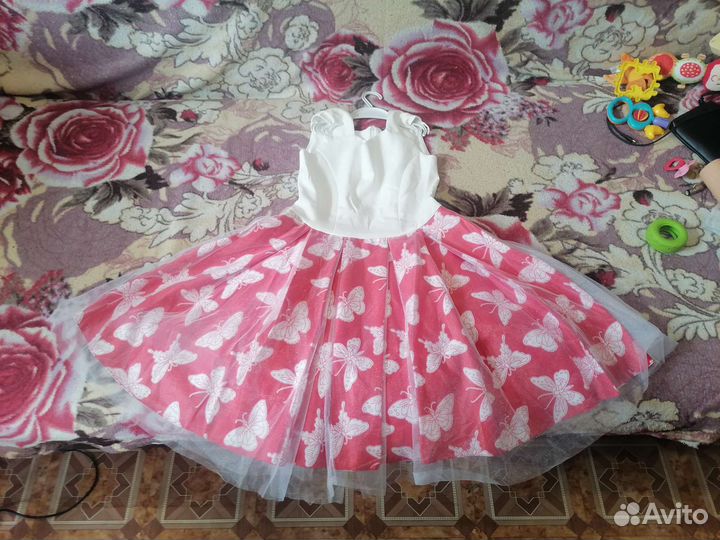 Платье для девочки новое 152-158