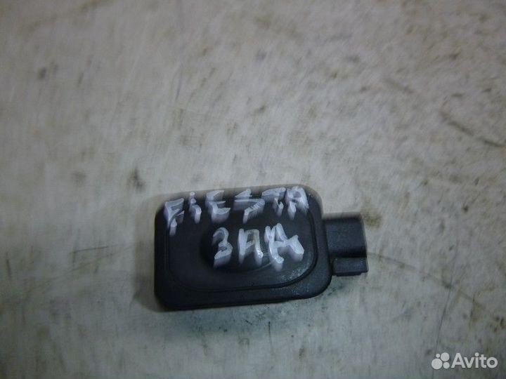 Кнопка открывания багажника ford fiesta 2008