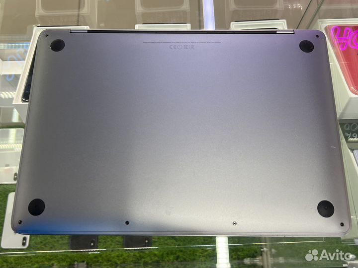 MacBook Pro 13 8/256gb 2017г