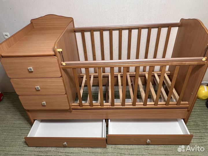Детская кроватка с комодом