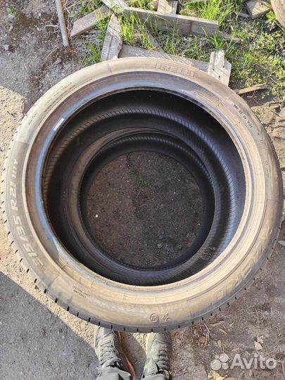 Pirelli P Zero 275/40 R21 и 315/35 R21 111Y