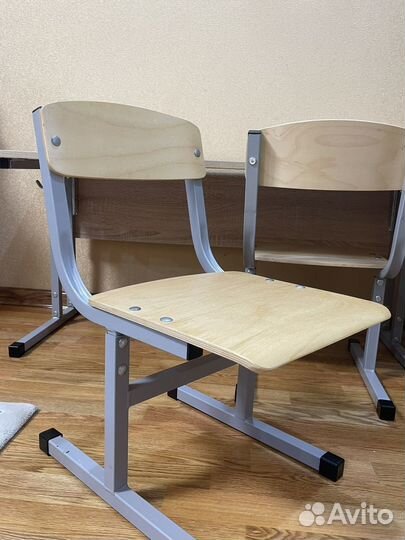 Парта со стульями