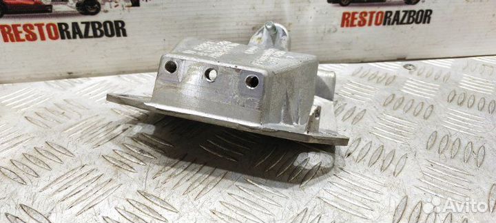 Кронштейн левый Audi A8 седан BFM 2006