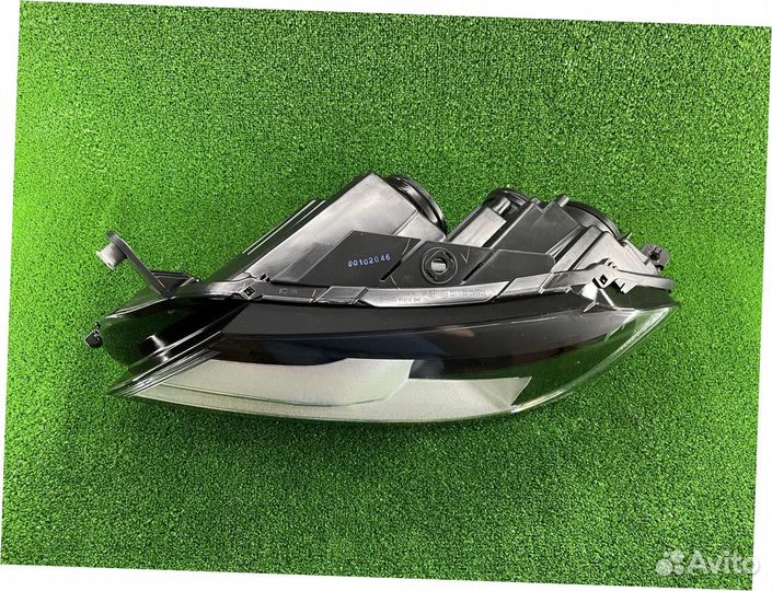 Фара левая Фольксваген Пассат 10-15