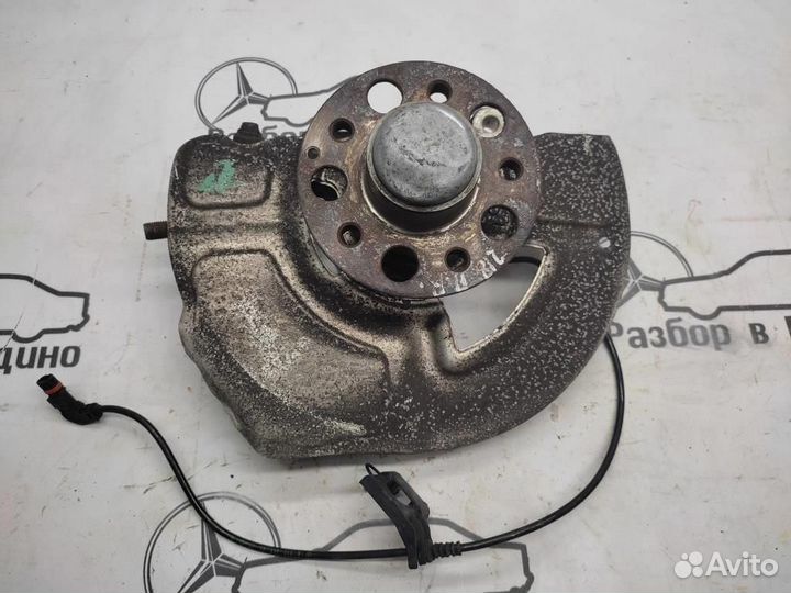 Кулак поворотный передний правый w218 CLS-class