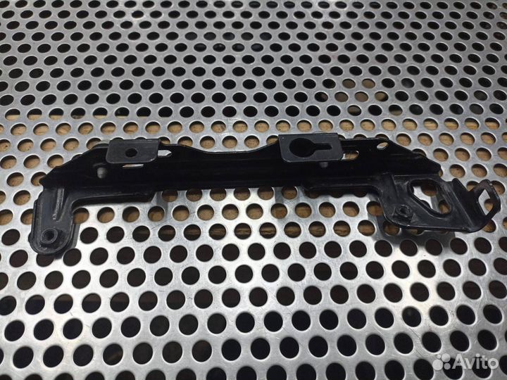 Кронштейн (крепление) радиатора правый BMW 3