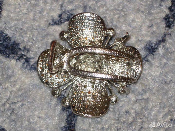 Заколки разные,невидимки разные