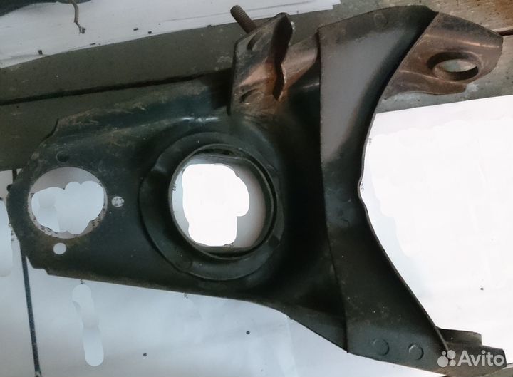 Рычаг подвески нижний левый