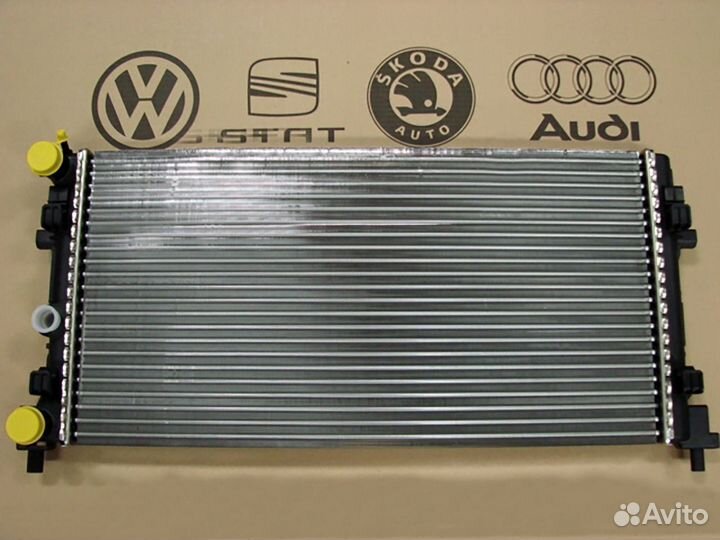 Радиатор охлаждения Фольксваген Поло 2010