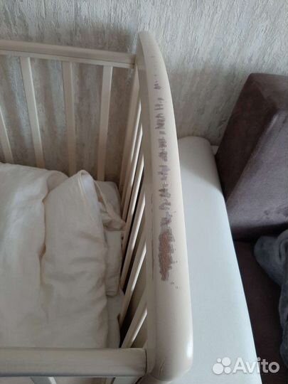 Детская кроватка с универсальным маятником