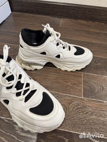 Кроссовки econica