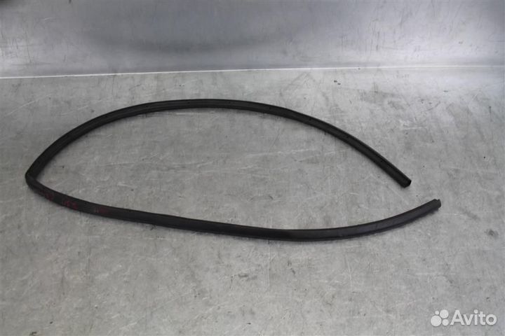 Уплотнитель капота Nissan Qashqai J11