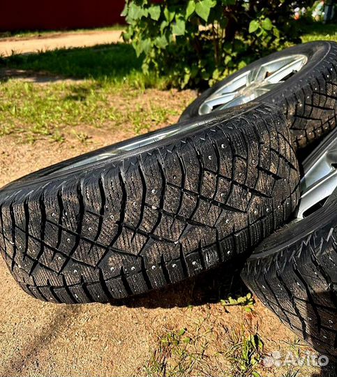 Зимние шины на дисках Nitto Therma Spike 215/65R16