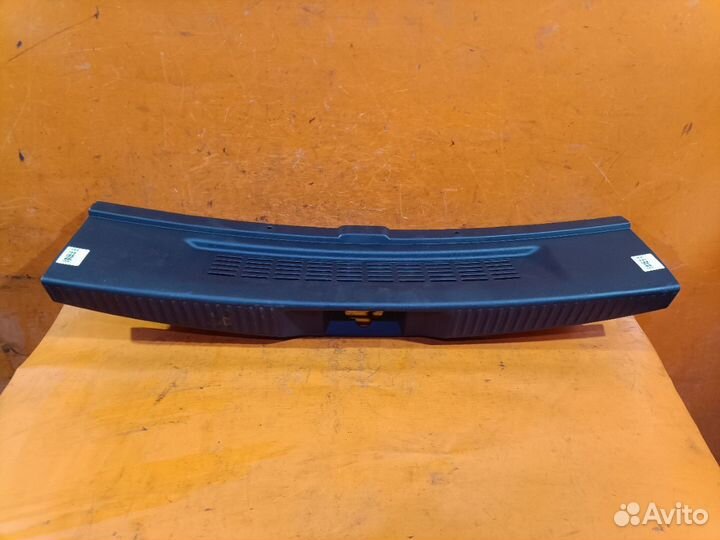 Обшивка багажника задняя Mitsubishi Colt plus Z23W