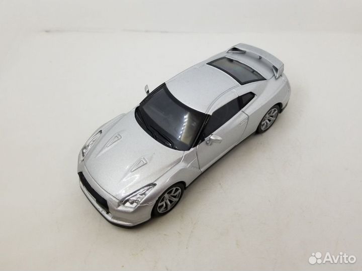 Nissan GT-R1:43