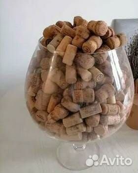 Бокал для декора с пробками