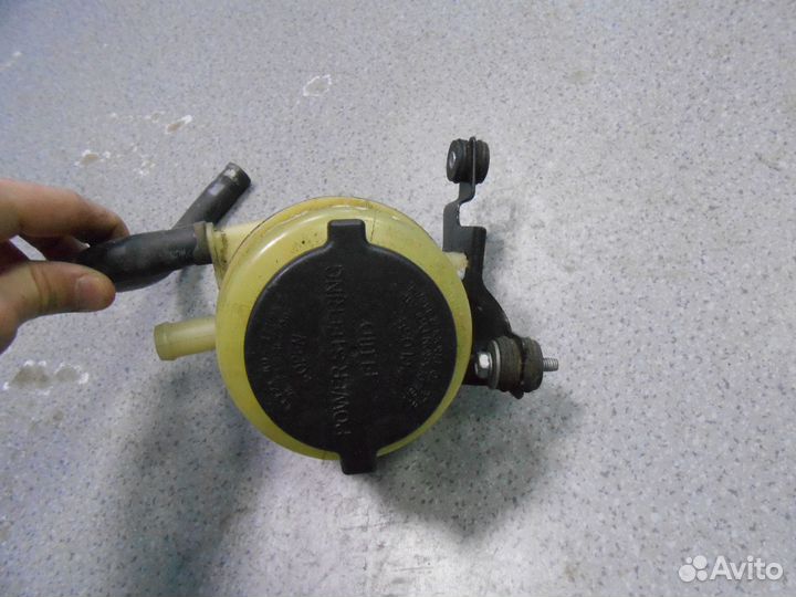 Бачок гур Toyota Camry 30 40 Lexus