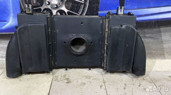 Корпус воздушного фильтра Мерседес W140