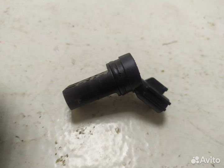Датчик положения коленвала Nissan Almera N16