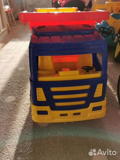 Большой грузовик игрушка