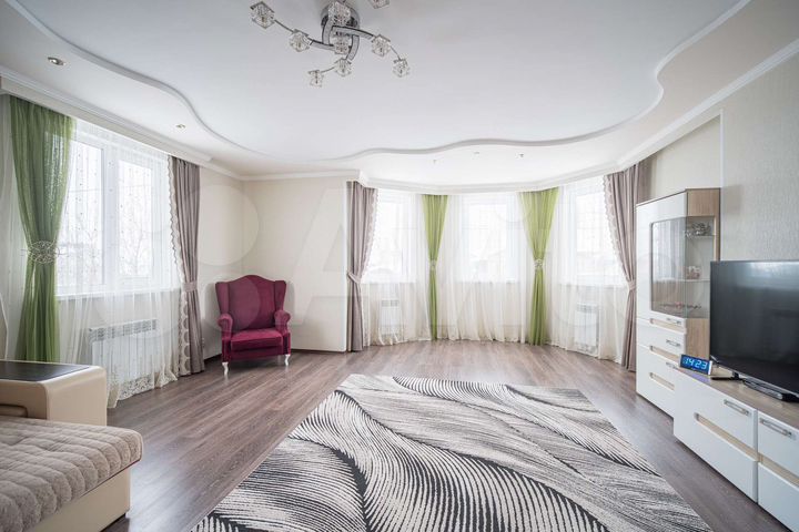 Дом 256 м² на участке 9 сот.