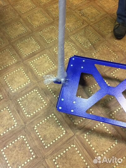 Тележка с ручкой для перевозки ящиков и тары