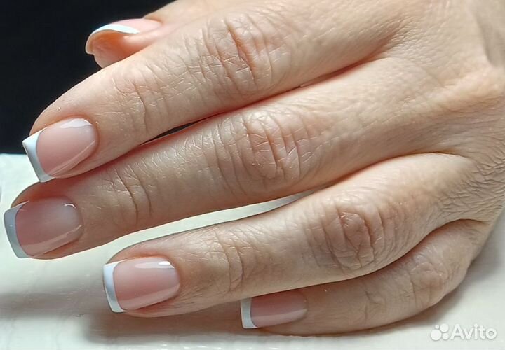 Модель на маникюр