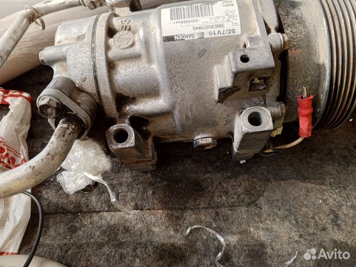 Компрессор кондиционера Renault Logan 1