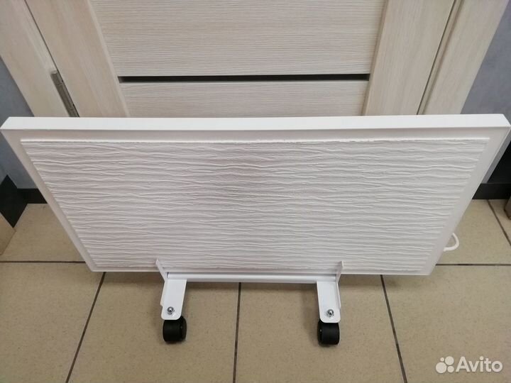 Кварцевый обогреватель экономичный с подставкой