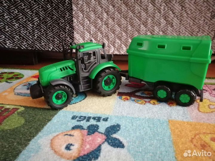 Трактор с прицепом, экскаватор