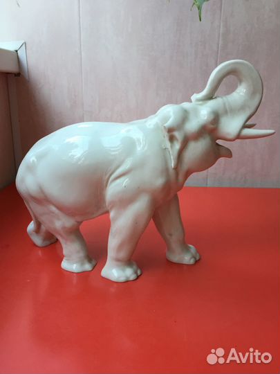 Статуэтка слон фарфоровый лфз