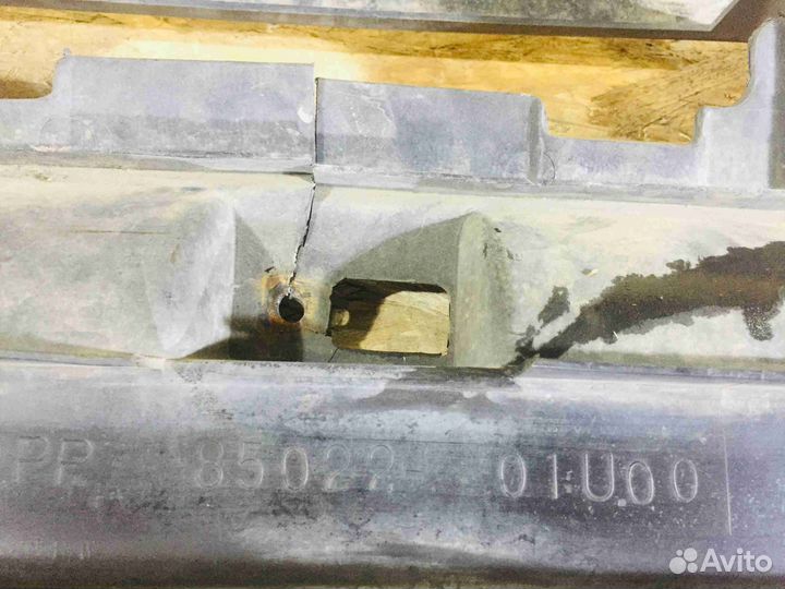 Бампер задний sedan Nissan Skyline R32 Серыйдефект