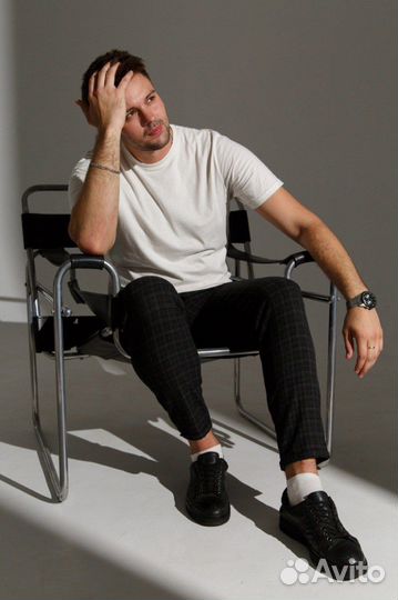 Ведущий и певец