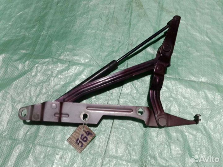 Петля багажника правая Audi A6 C4