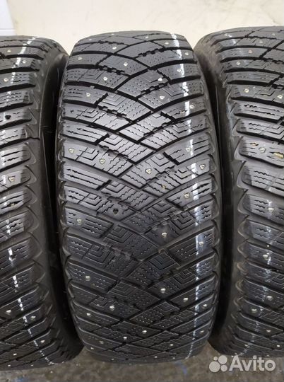 Goodyear Ultragrip Ice Arctic 215/60 R16 98W