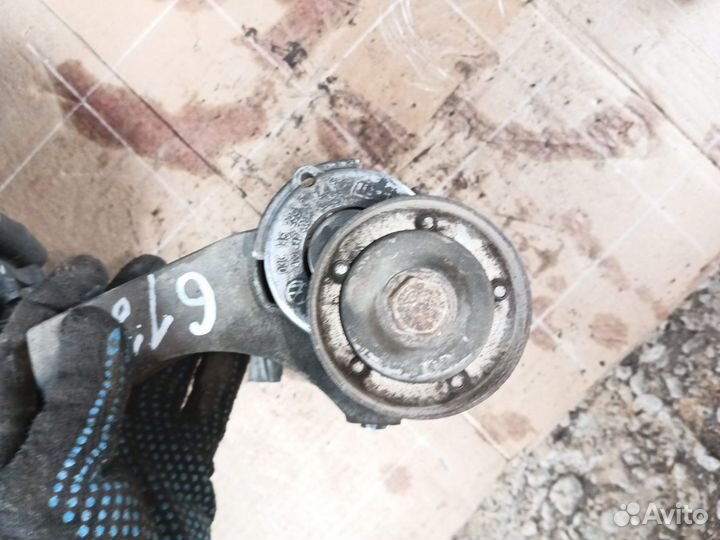 Натяжитель ремня генератора Volkswagen Polo 5 612