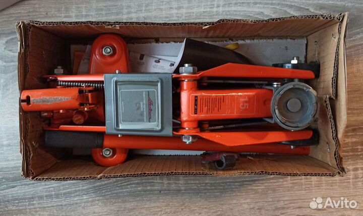 Домкрат подкатной AJ-1.5F-300 Airline