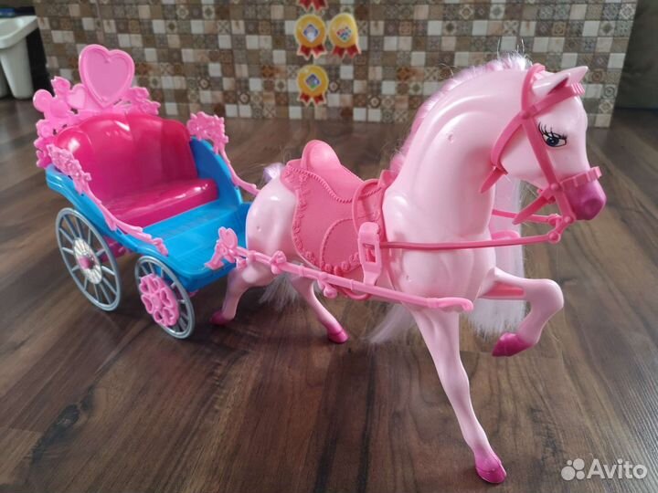 Карета с лошадью