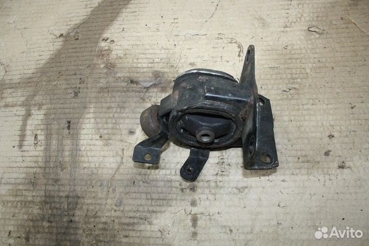 Опора двигателя левая toyota avensis II 2003-2008
