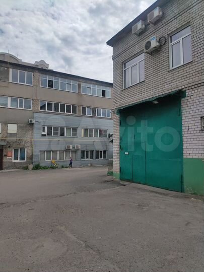 Здание в центре с арендаторами, 943.9 м²