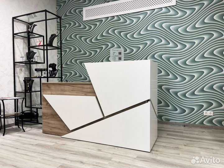 Стойки ресепшн