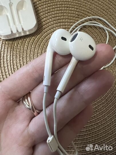 Наушники earpods Apple проводные