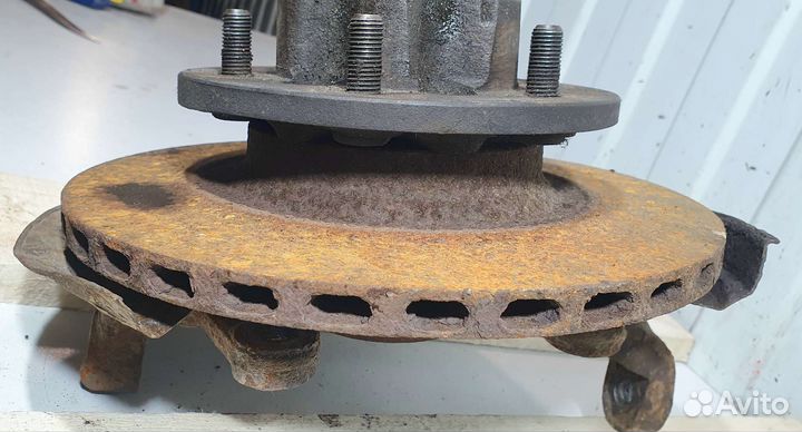 Кулак поворотный передний левый Hyundai Galloper